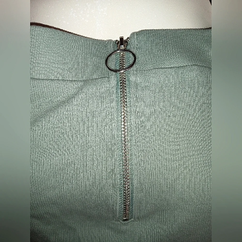 Guess Off The Shoulder Top - Picture 4 of 6